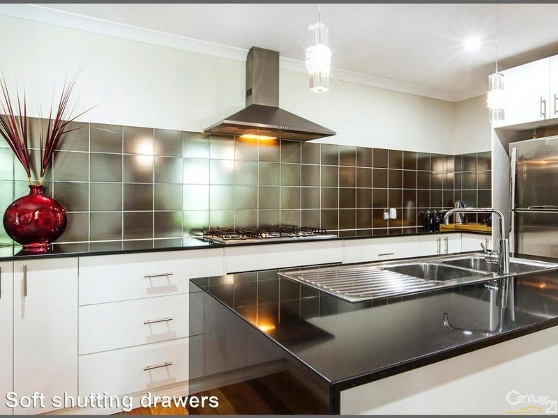 9 Dain Court, Leeming WA 6149