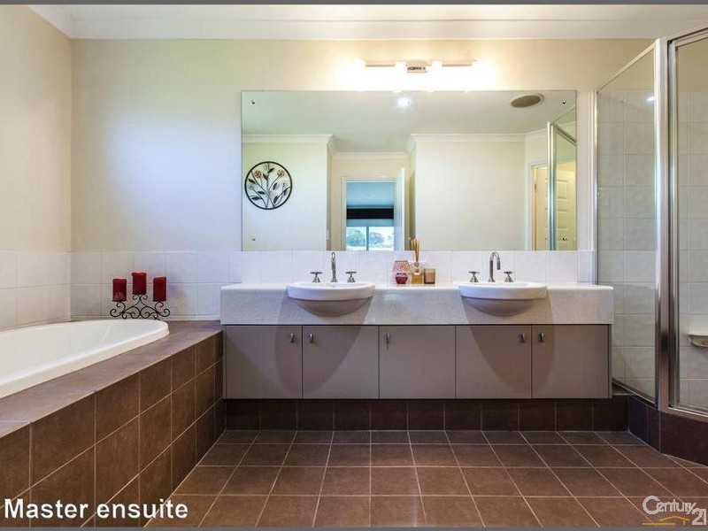 9 Dain Court, Leeming WA 6149