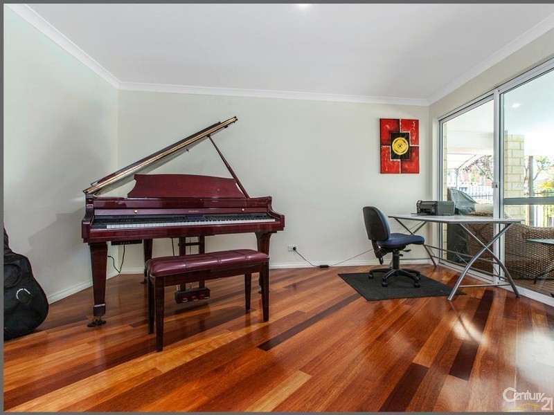 9 Dain Court, Leeming WA 6149