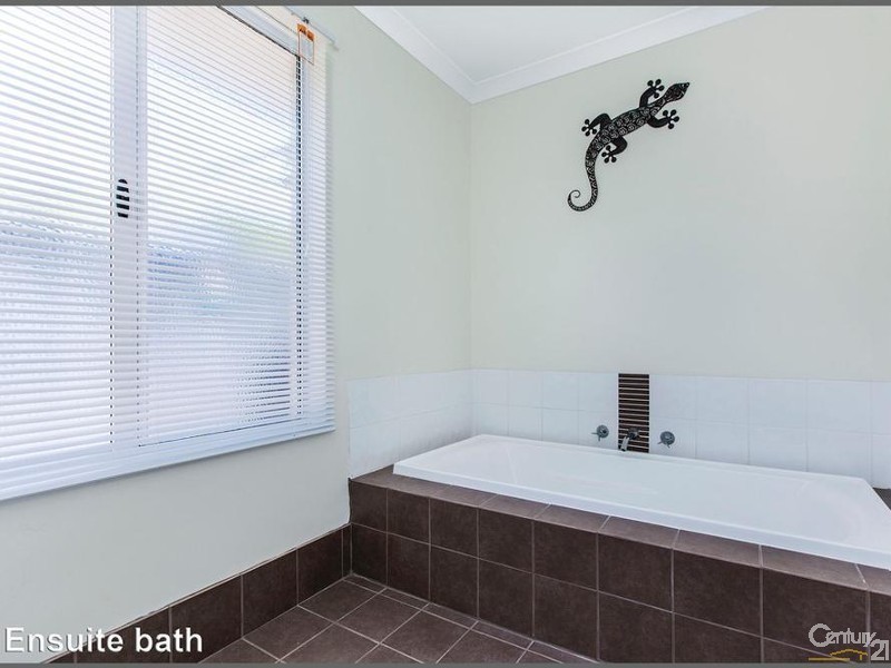 9 Dain Court, Leeming WA 6149