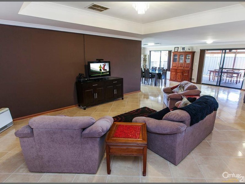 16 Valentine Street, Kelmscott WA 6111