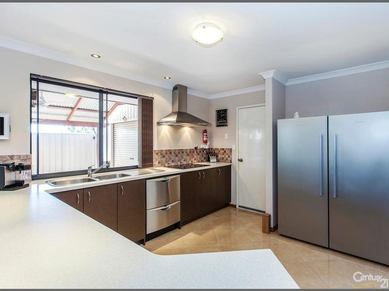 16 Valentine Street, Kelmscott WA 6111