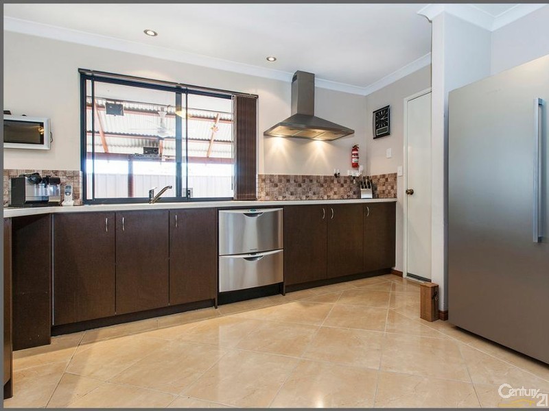 16 Valentine Street, Kelmscott WA 6111