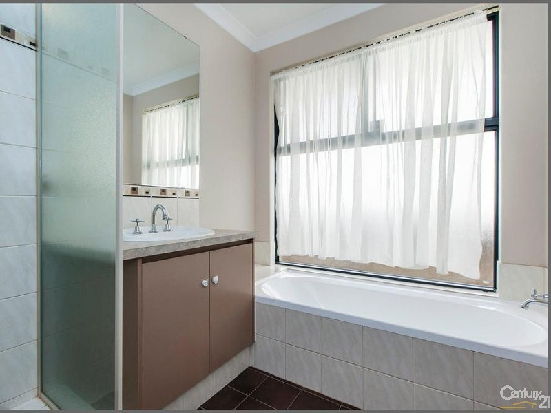 16 Valentine Street, Kelmscott WA 6111