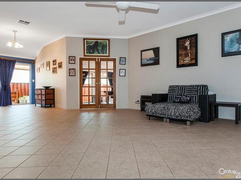 11 Ridge Road, Cockburn Central WA 6164