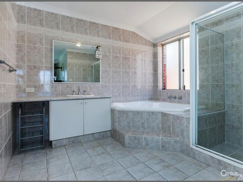 11 Ridge Road, Cockburn Central WA 6164