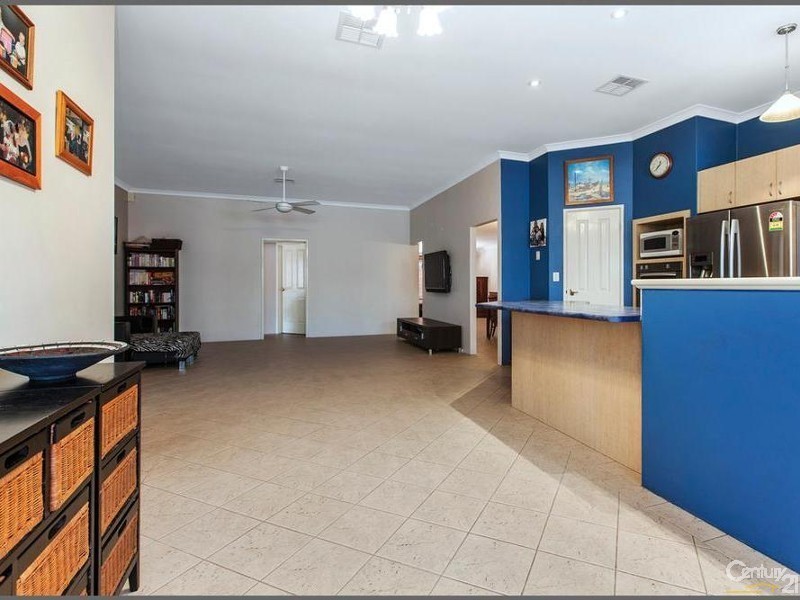 11 Ridge Road, Cockburn Central WA 6164