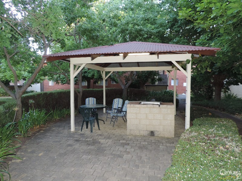 2 Benjamin Street, Armadale WA 6112