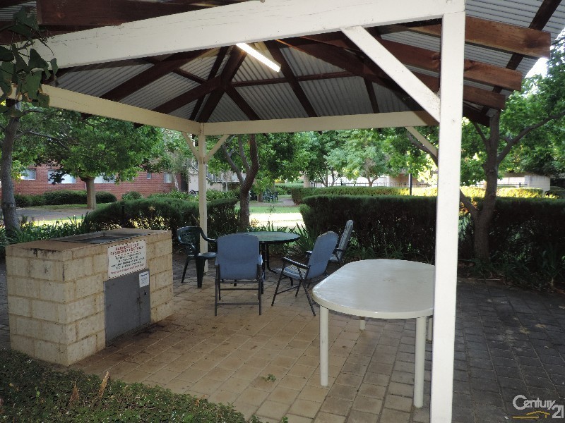 2 Benjamin Street, Armadale WA 6112