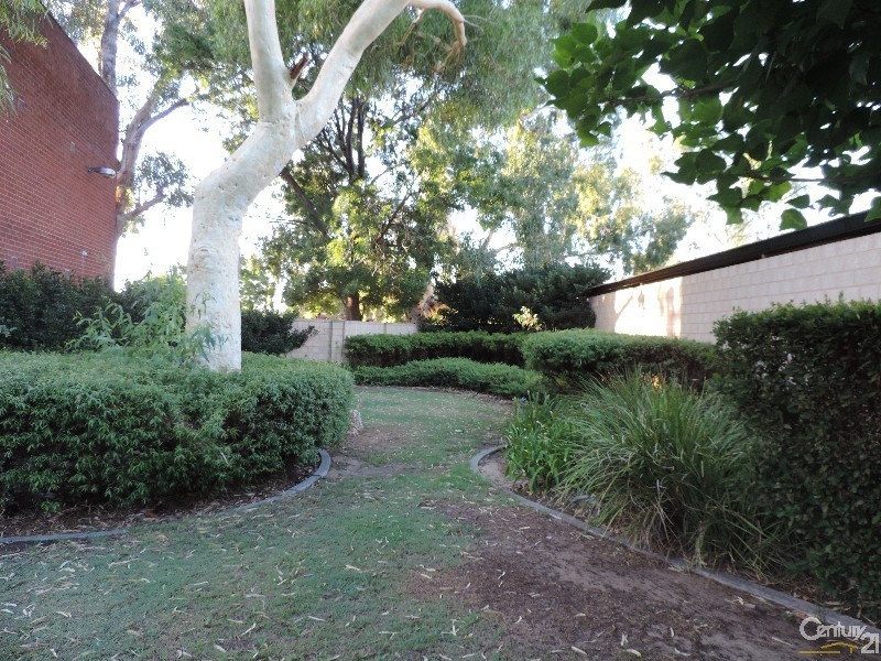 2 Benjamin Street, Armadale WA 6112