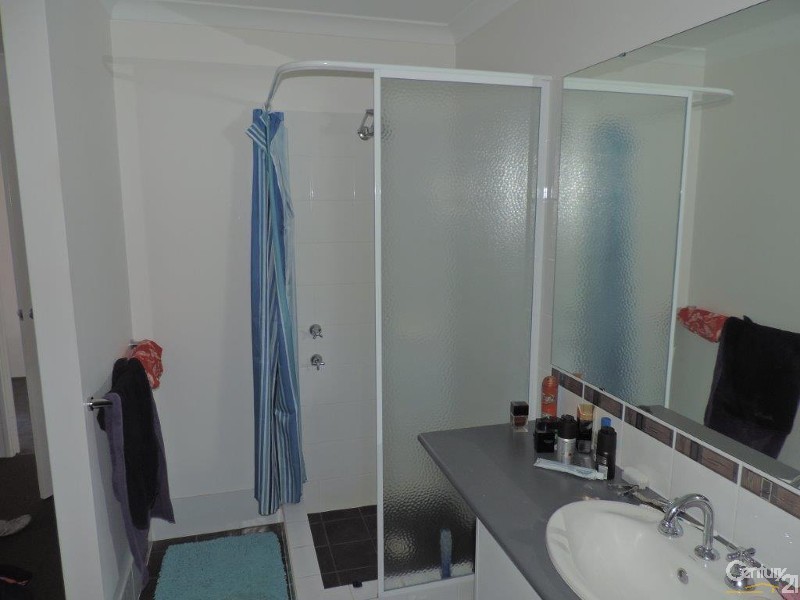 5 Rossiter Avenue, Piara Waters WA 6112