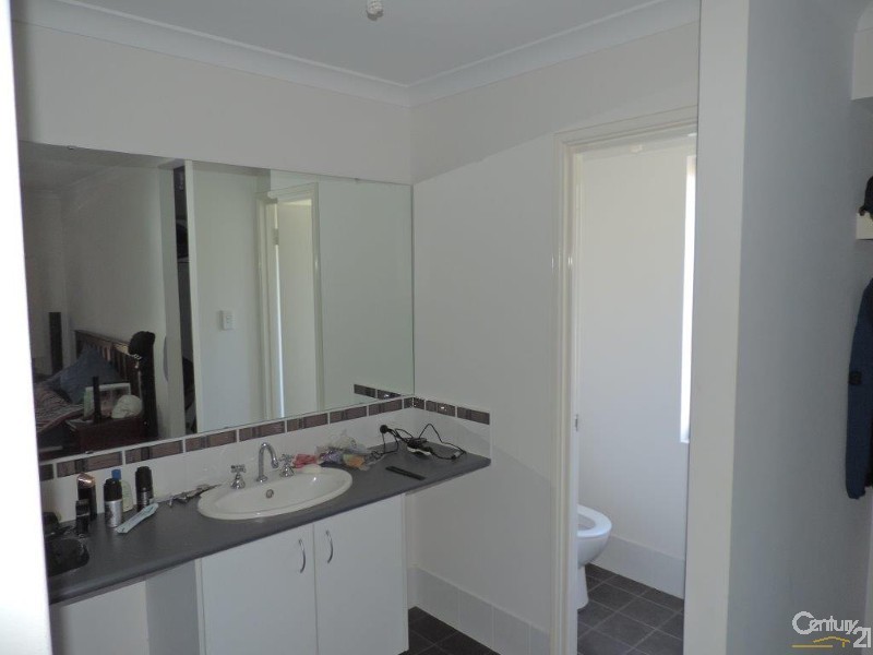 5 Rossiter Avenue, Piara Waters WA 6112