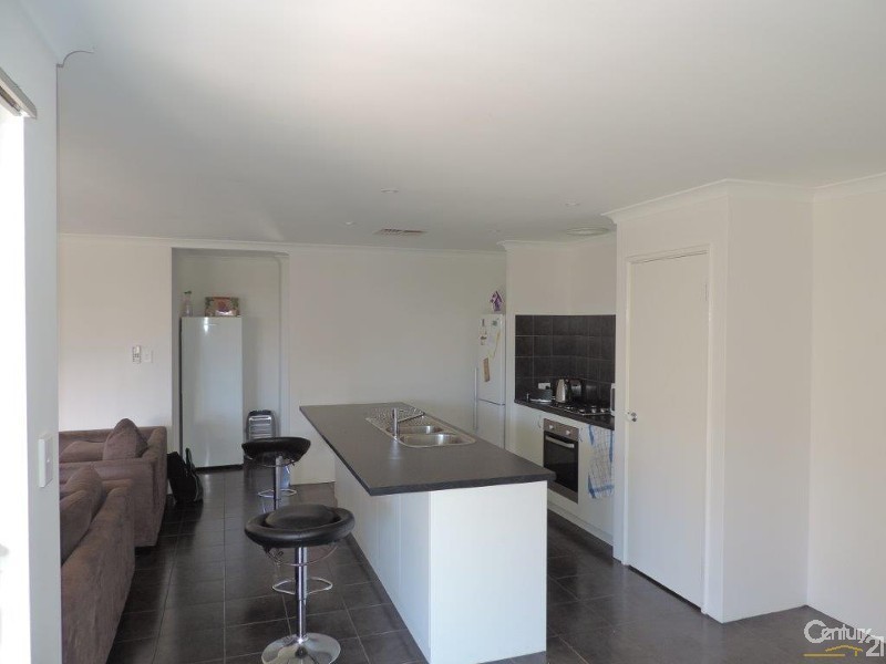 5 Rossiter Avenue, Piara Waters WA 6112