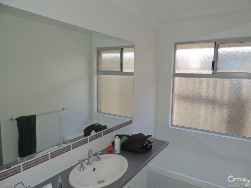 5 Rossiter Avenue, Piara Waters WA 6112