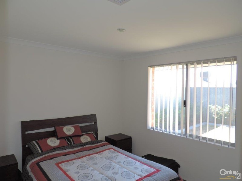 5 Rossiter Avenue, Piara Waters WA 6112