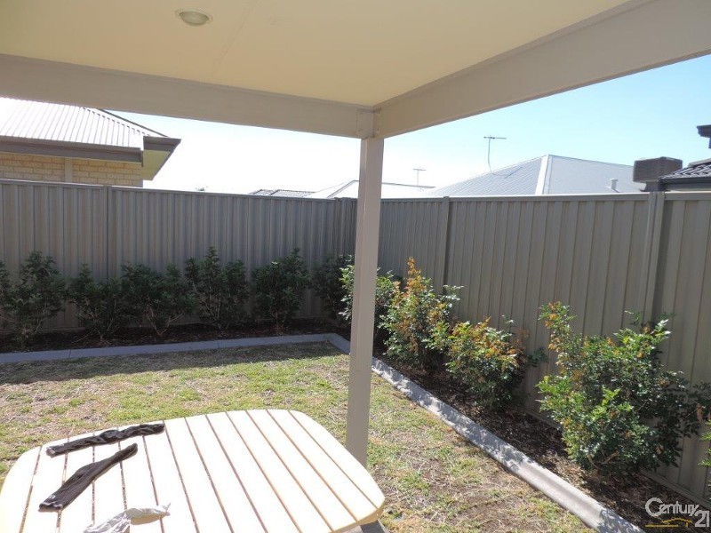 5 Rossiter Avenue, Piara Waters WA 6112