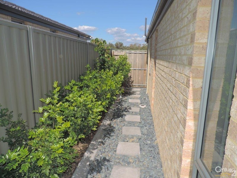 5 Rossiter Avenue, Piara Waters WA 6112