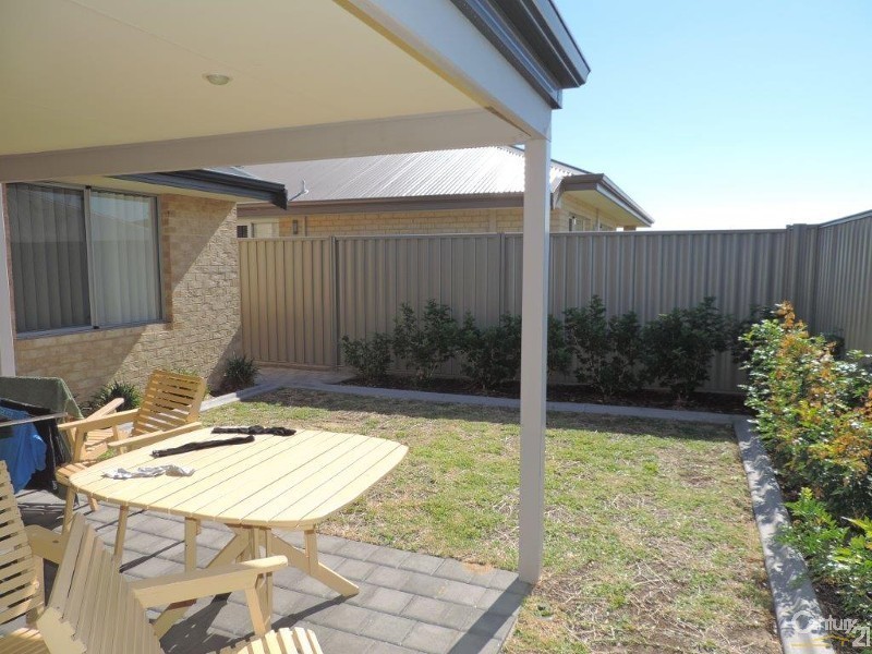 5 Rossiter Avenue, Piara Waters WA 6112