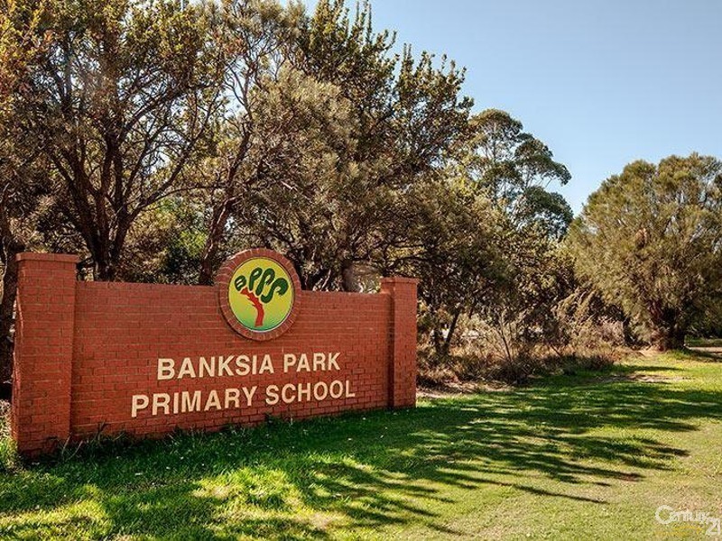 6 Capill Corner, Leeming WA 6149