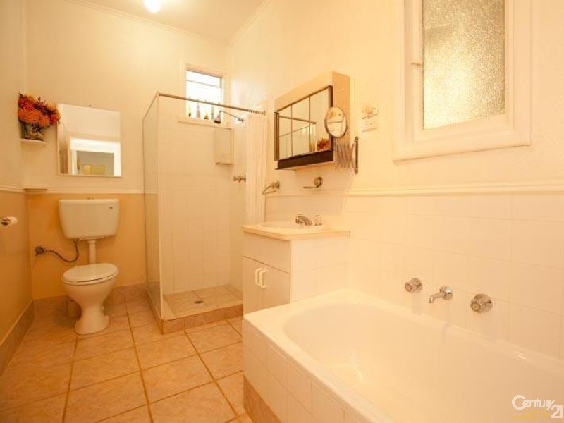 6 Tredale Avenue, Mount Richon WA 6112