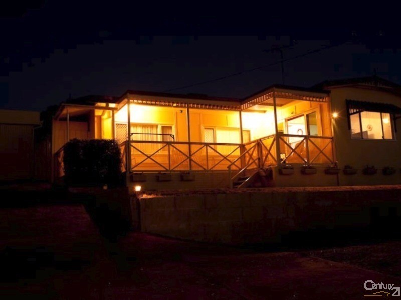 6 Tredale Avenue, Mount Richon WA 6112