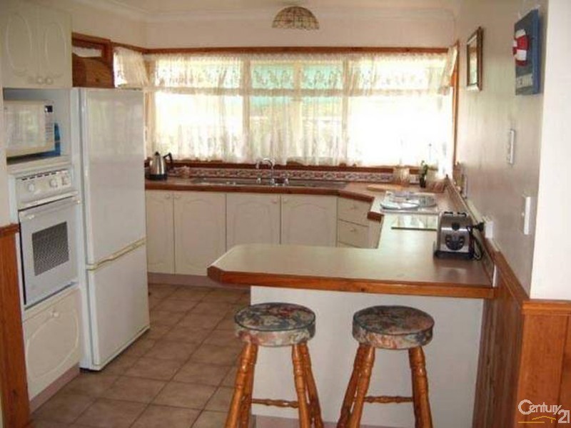 11 Calypso Road, Halls Head WA 6210