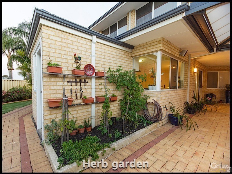 27 Sellen Court, Leeming WA 6149