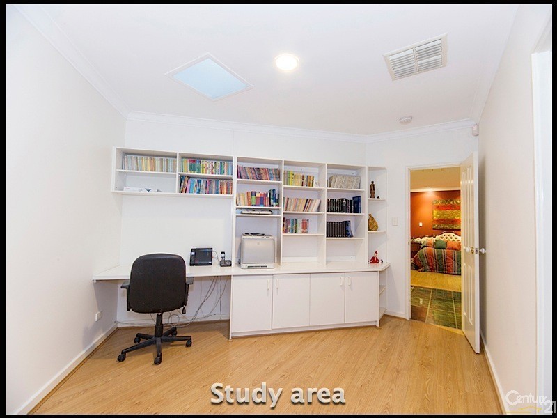 27 Sellen Court, Leeming WA 6149