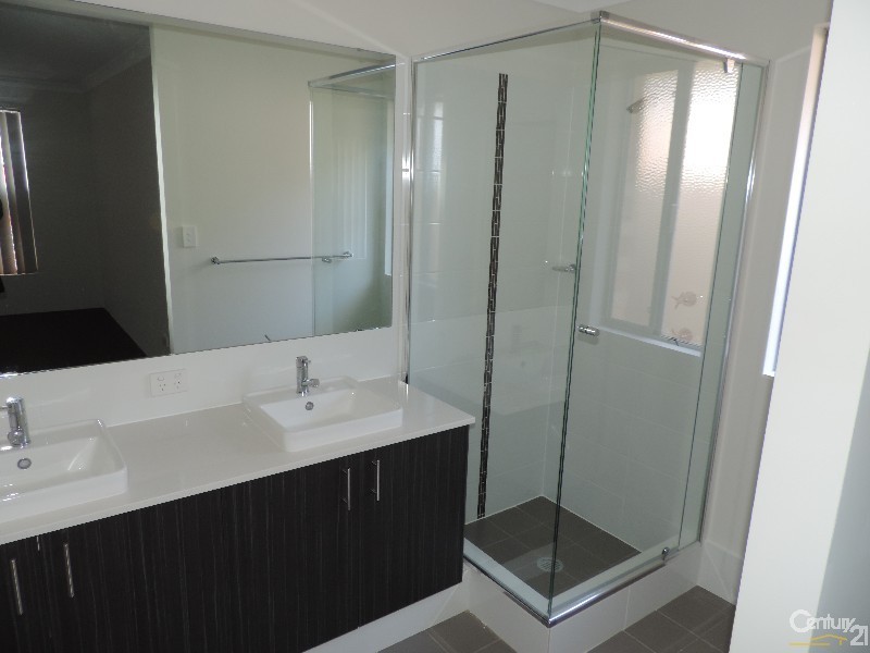 18 Petrona Crescent, Piara Waters WA 6112