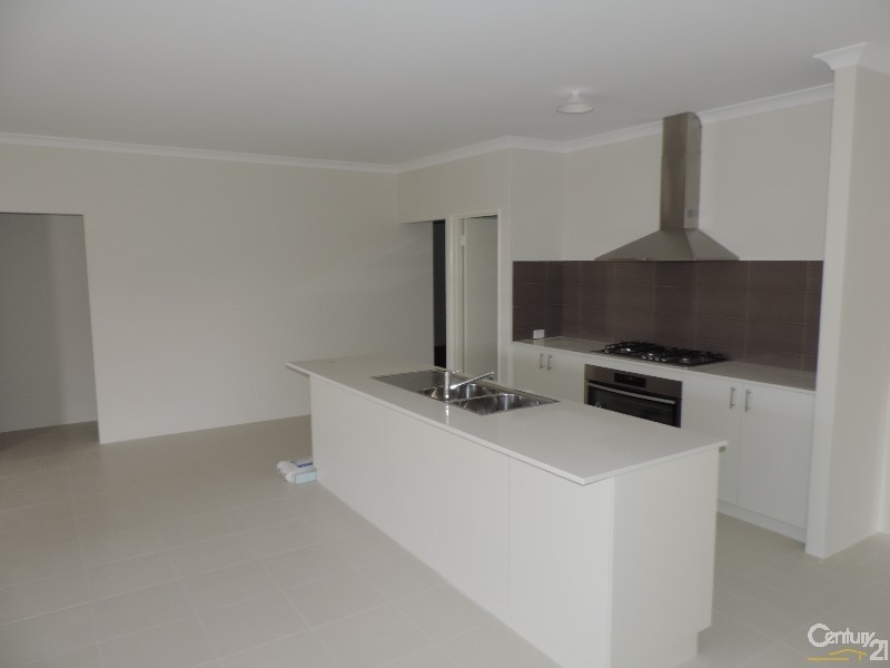 18 Petrona Crescent, Piara Waters WA 6112