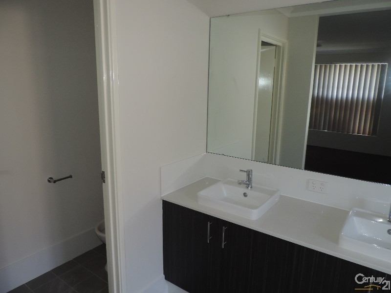 18 Petrona Crescent, Piara Waters WA 6112