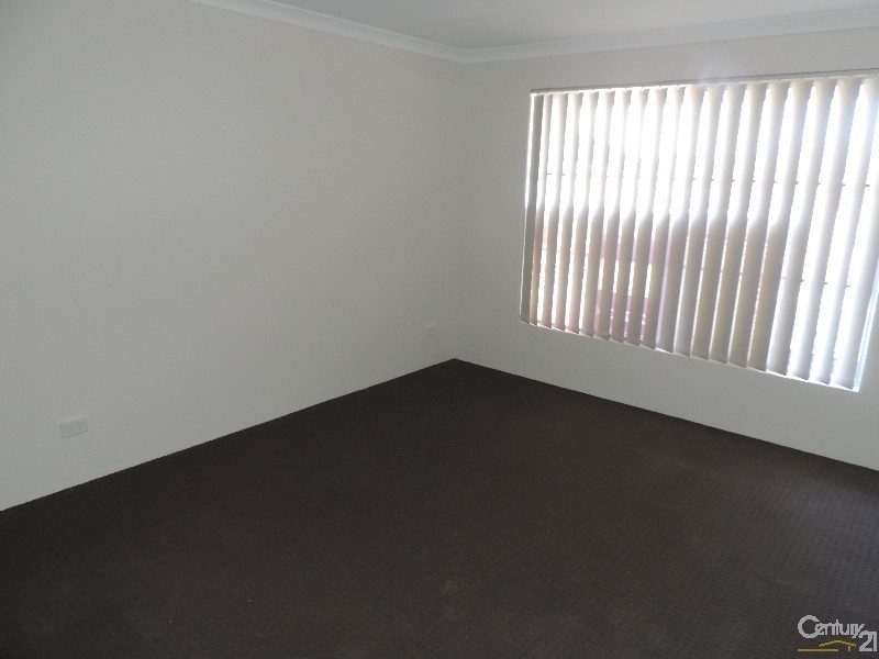 18 Petrona Crescent, Piara Waters WA 6112