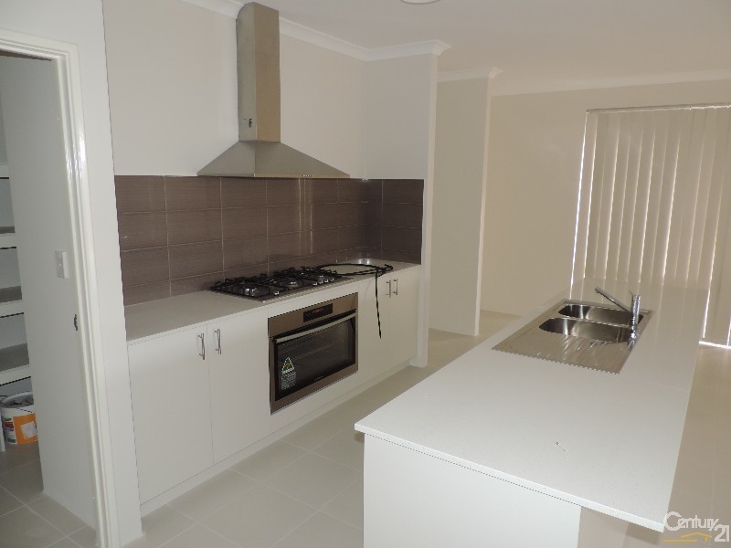 18 Petrona Crescent, Piara Waters WA 6112