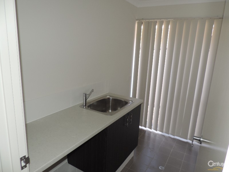 18 Petrona Crescent, Piara Waters WA 6112