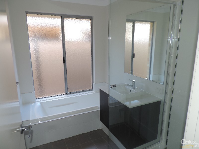 18 Petrona Crescent, Piara Waters WA 6112