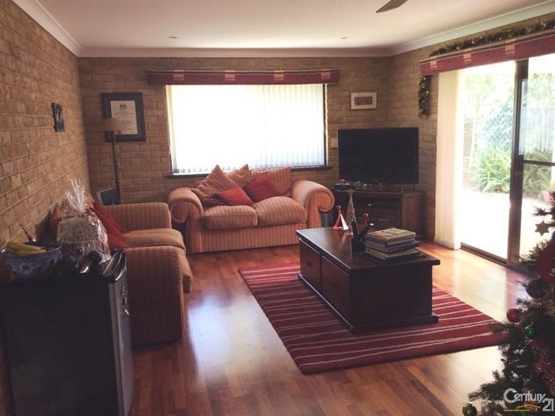 1 Hillock Circle, Leeming WA 6149