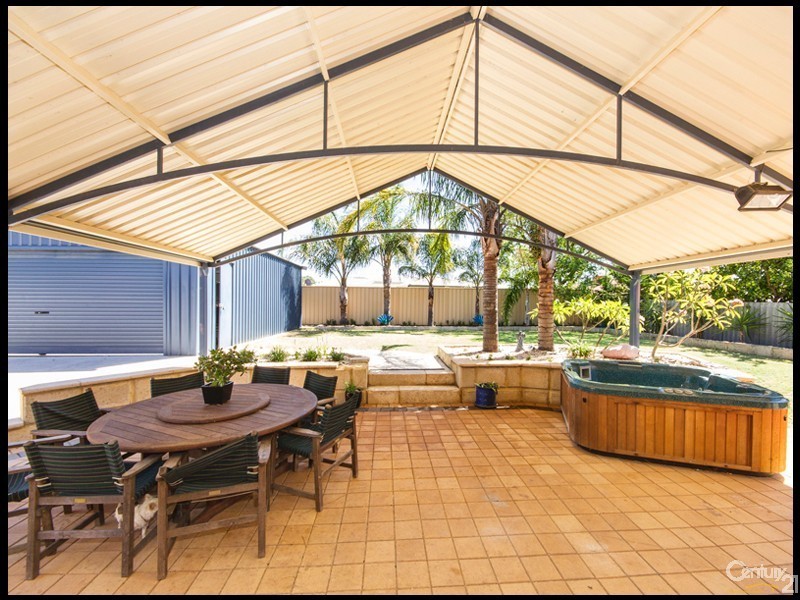 13 Lorikeet Way, Gosnells WA 6110