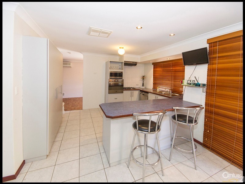 13 Lorikeet Way, Gosnells WA 6110
