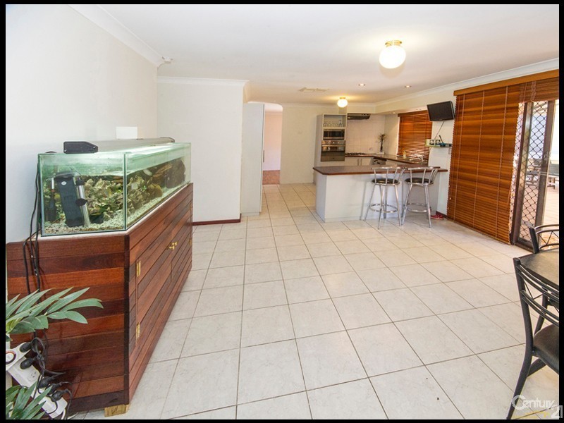 13 Lorikeet Way, Gosnells WA 6110