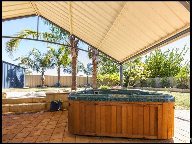 13 Lorikeet Way, Gosnells WA 6110