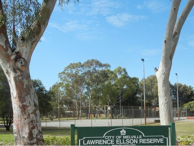 10 Mandala Crescent, Bateman WA 6150