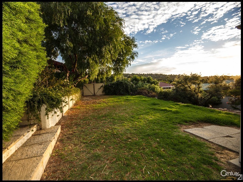 34 Hill Street, Kelmscott WA 6111