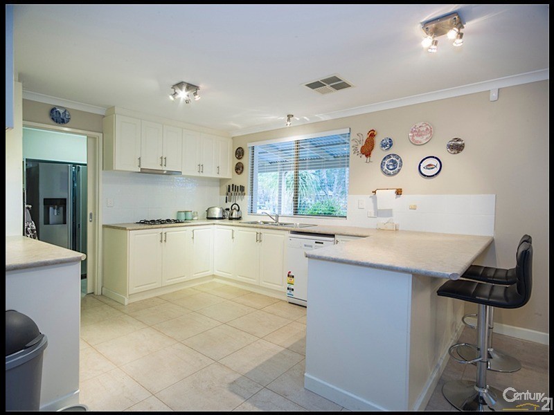 26 Leslie Road, Wandi WA 6167