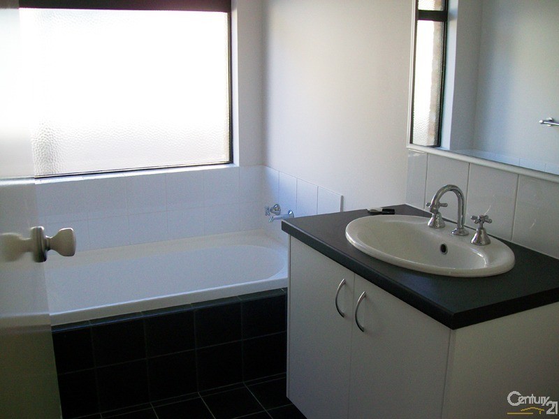 10 Erlon Way, Harrisdale WA 6112