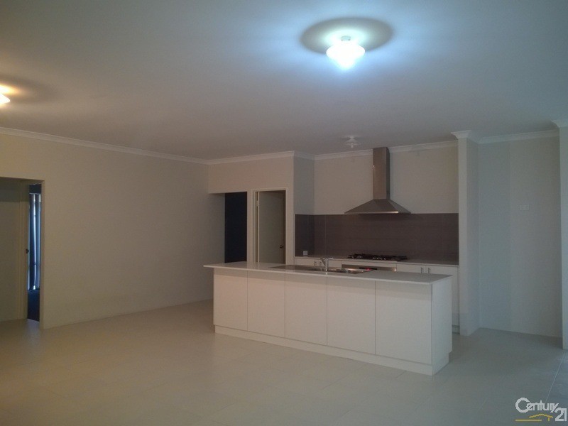 18 Petrona Crescent, Piara Waters WA 6112