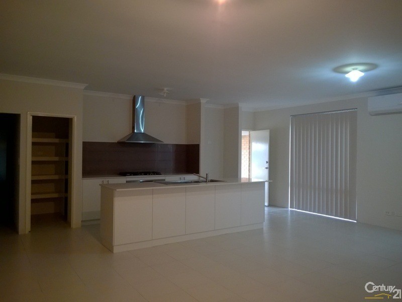18 Petrona Crescent, Piara Waters WA 6112