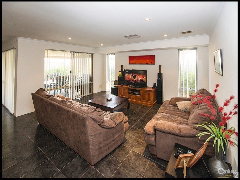 5 Rossiter Avenue, Piara Waters WA 6112