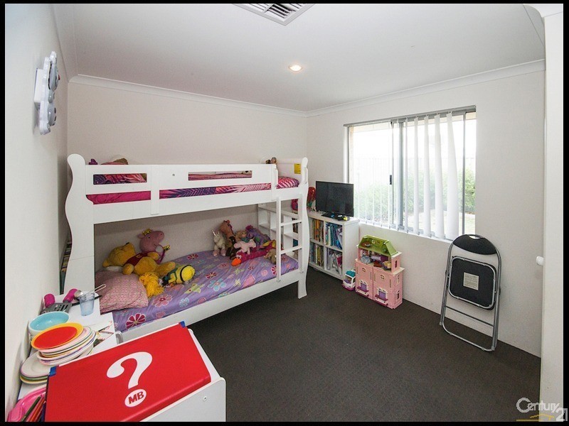 5 Rossiter Avenue, Piara Waters WA 6112