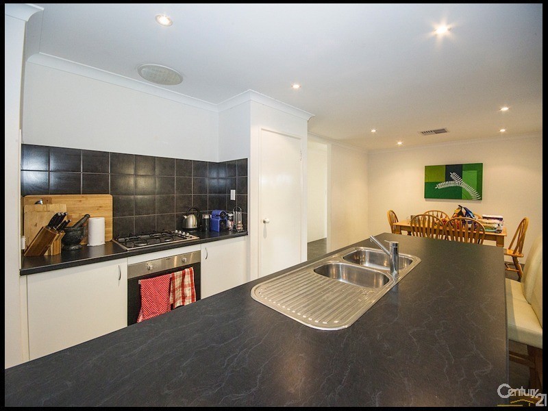 5 Rossiter Avenue, Piara Waters WA 6112