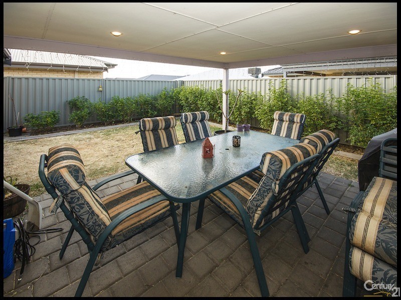 5 Rossiter Avenue, Piara Waters WA 6112